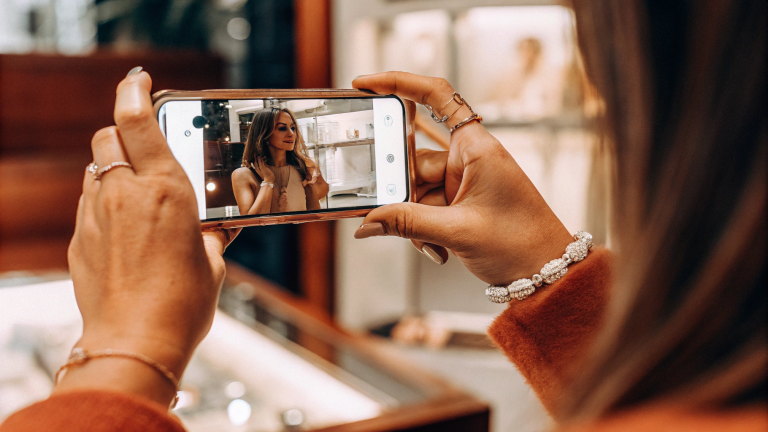 Agentes, Automatizaciones e Influencers IA: diferencias, funciones, ejemplos y precios